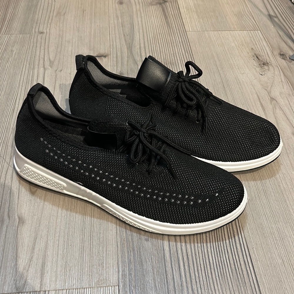Black Mesh Tennis Shoe for Men